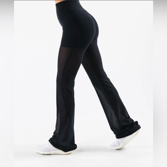 Alphalete Astor flared pants - Picture 3 of 12